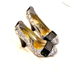 Naughty Monkey Snake Print Peace Sign Pumps